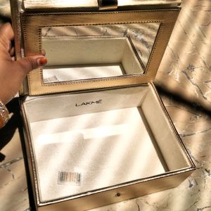 Lakme Venity Box