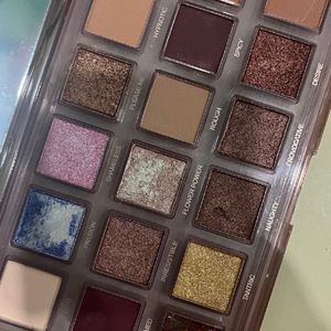 Huda Beauty Naughty Nude Eyeshadow Palette