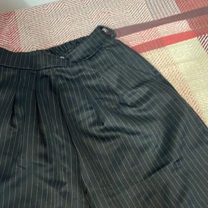 VERO MODA Black and white strips mid lenght pants