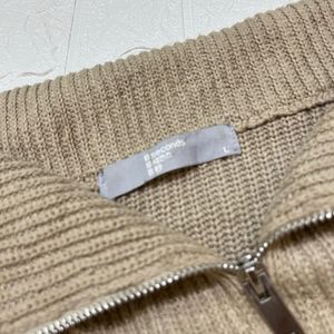 Beige Ziper Sweater