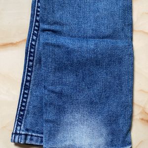 Distressed  Demin Jeans