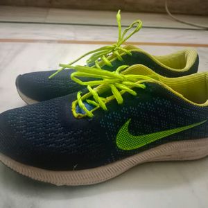 Sports Shoes