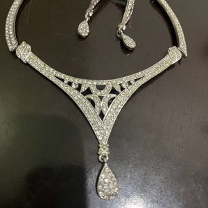 White Stone Necklace Set