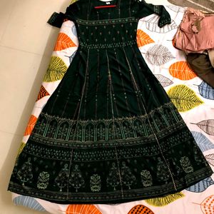 Women Green Ethnic  Thread Work Anarkali Kurt