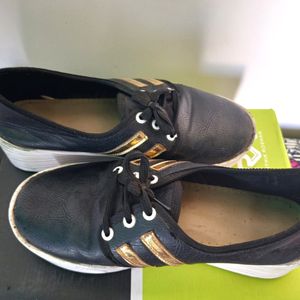 Stylish Women Casual Shoes