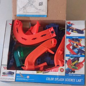 Hot Wheels Color Splash Science Lab Playset