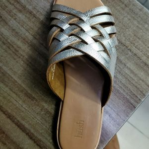 Hush Silver Flat