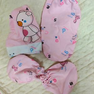 BABY Mittens - Cap & Stretchable Socks Combo