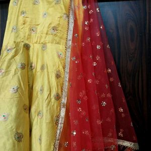 1 pics  gown yellow color 💛 😍 with dupatta