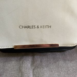 Charles & Keith 👜