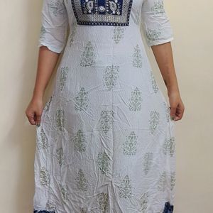 white anarkali kurta