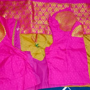 Traditional Saree With Blouse