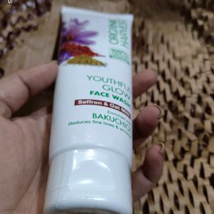 Youthful Saffron Glow Face Wash