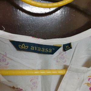 Avaasa New White Straight Line Kurta