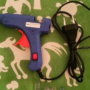 Hot Glue Gun With  Set Of 8 Gluesticks