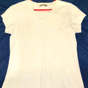 Plain V-neck T-shirt