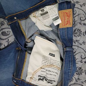 Levis Mens Jean And RT Pullover