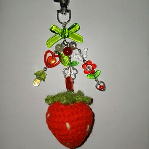 ₊˚⊹౨ handmade crochet strawberry keychain ৎ ₊˚⊹