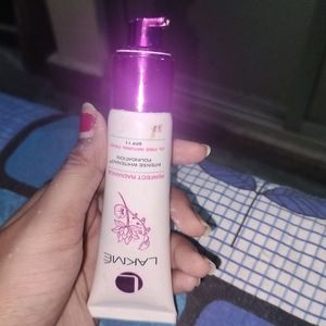 Lakme Foundation+ Freebie