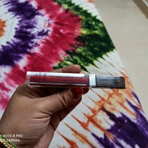 Huda Beauty Matte Lipstick In Blood Red Colour