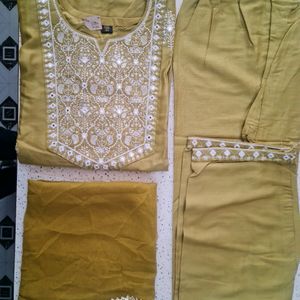 Kurta Pant Set With Chiffon Dupatta