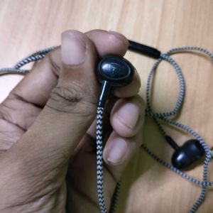 WIRED EARPHONE