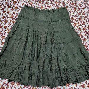 Kneelength Tiered Skirt M