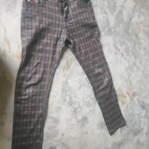 A Very Nice Black Colour Checks Pant