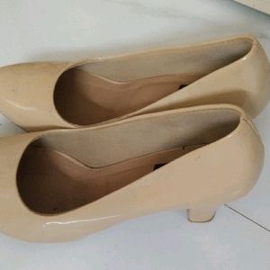 Nude Pumps/Heels