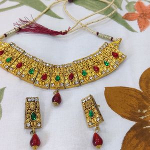 Golden Necklace With Red And Green Diamond