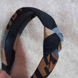 Knot Hairband In Black