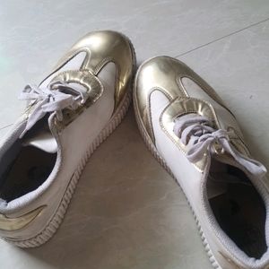 PARTY WEAR LIGHT WEIGHT SHOES (40-41 Size)