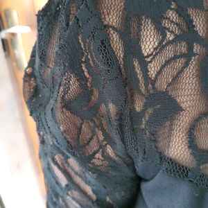 Black Dress Net On The Neck And Hand Line