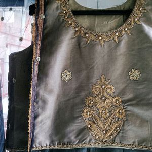 Beautiful Lehnga With Thread Work