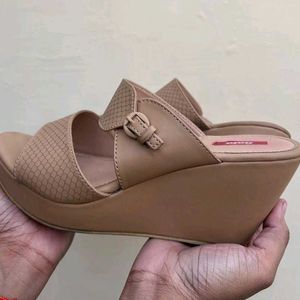 Bata Women Wedges🌸