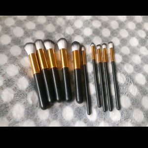 Set Of Makeup brushes