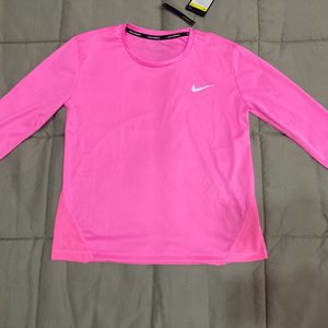 NIKERound-Neck T-shirt with Thumb Hole