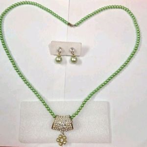 Brand New Jewellery Set  Necklace & Earrings