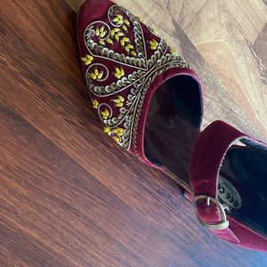 Cute Heavy Embroidery Heel