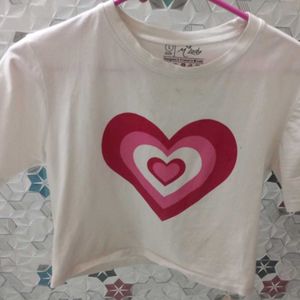 Y2K-Inspired Heart Graphic White Crop Top