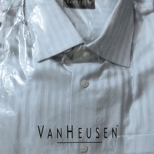 Van Heusen Formal Shirt In Size 44