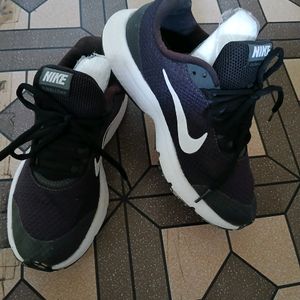 Nike Run All Day Sneaker