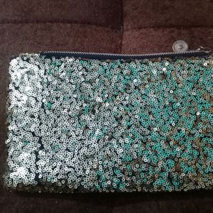 **ON SALE** Sequins Pouch... in golden color ! Goo