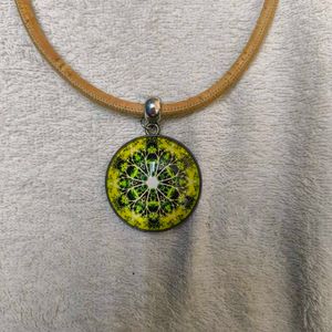 Green Pendant Stylish Neckpiece