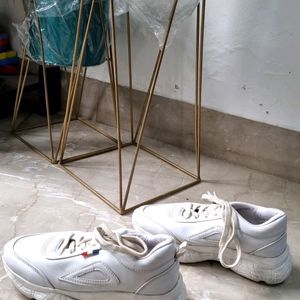 WHITE CASUAL SHOES - GOOD CONDITION