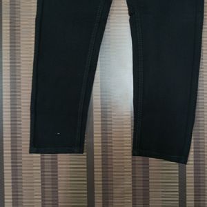 Y-40 Size 32 Slim Fit Women Denim Jeans