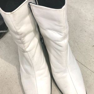 White Boots In Very Good Condition And Low Price