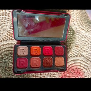 Makup Revolution Eyeshadow Palette