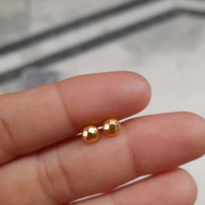 Beautiful New Dimond Cut Studs