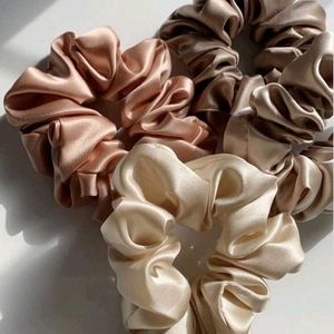 2 FLUFFY SATIN SCRUNCHIES